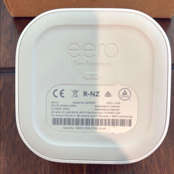 Eero 6 Mesh WiFi Router in White - Picture 3 of 6